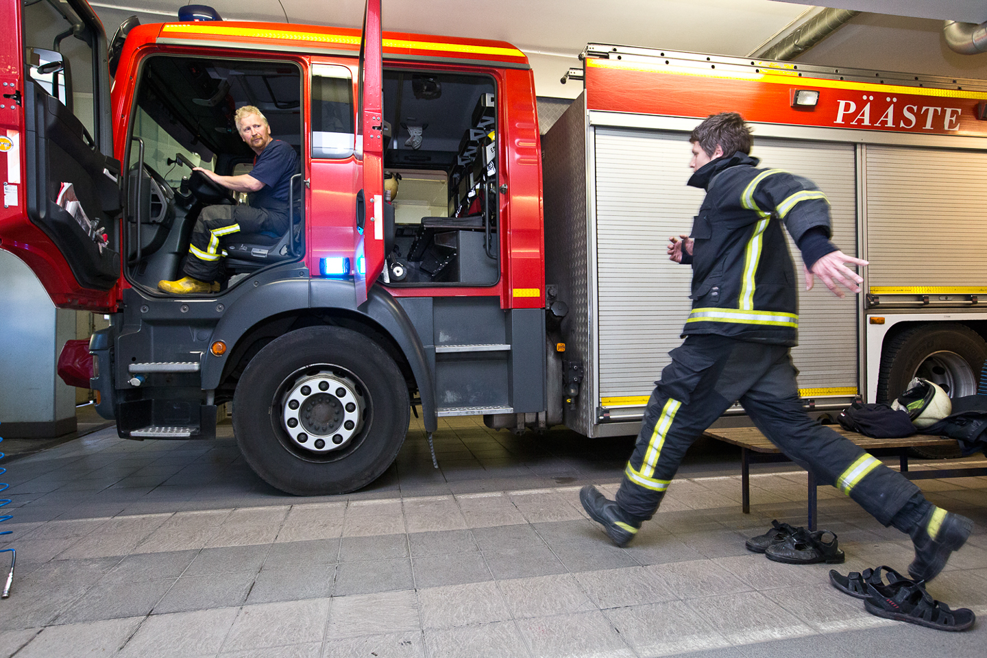 Päästja jooksmas päästeauto juurde